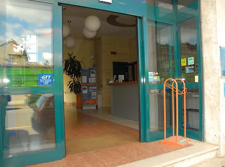 Open011 אכסניה *