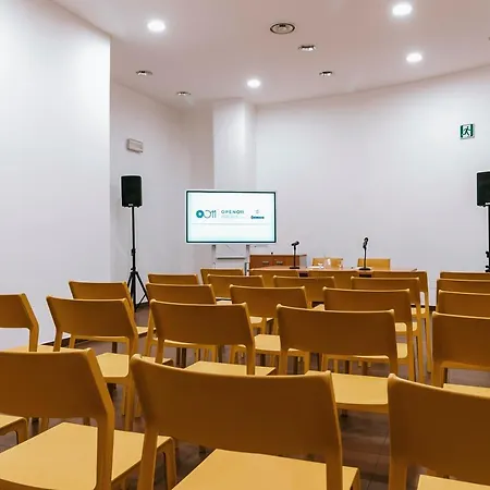 Open011 אכסניה *